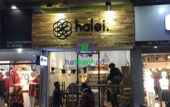 biển quảng cáo nền gỗ